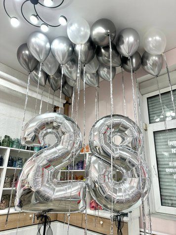 Набір з цифрами №32 і 20 кульок під стелю