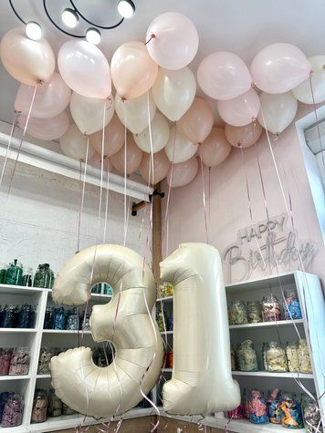 25 кульок під стелю і цифри
